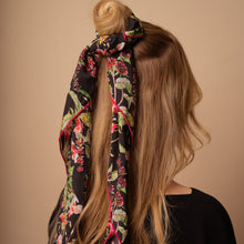 Load image into Gallery viewer, Fornasier Scarf
